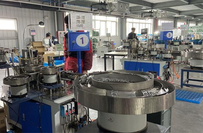 置恒電氣端子生產車間